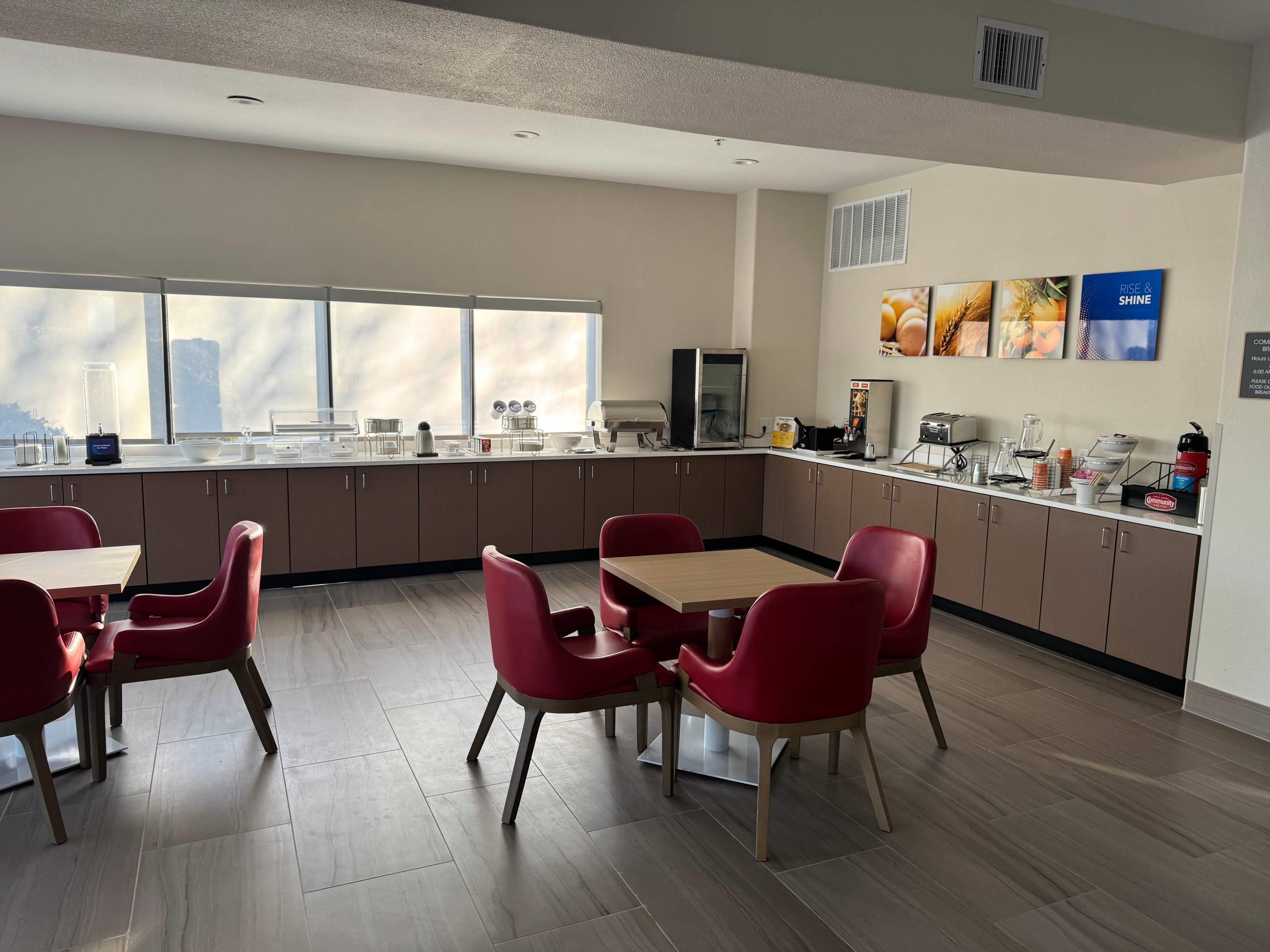Enjoy breakfast in this seating area | Red Roof PLUS+ San Antonio Northeast
