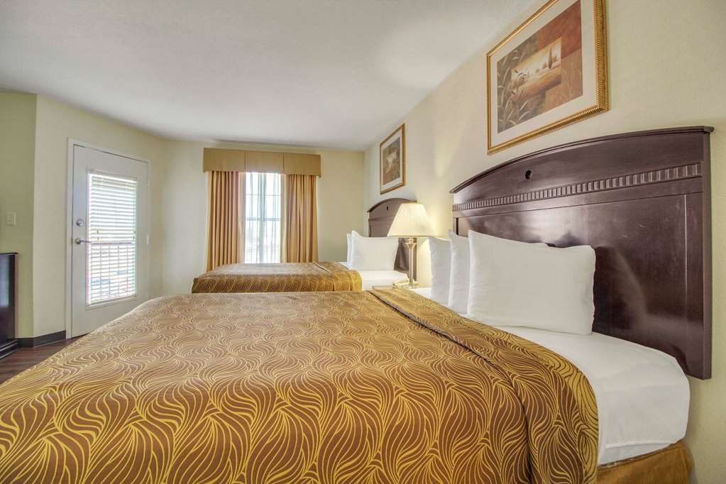 MAINSTAY SUITES TEXAS MEDICAL CENTE-guestroom-Guest Room,On-Site.jpg
