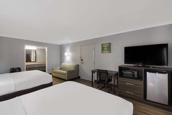 Suite - Econo Lodge Austin