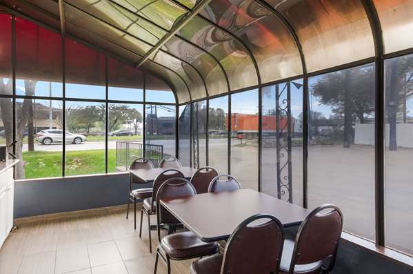 Amenities - Econo Lodge Austin