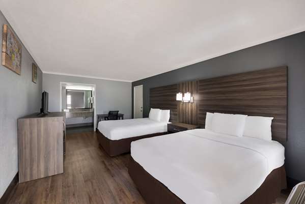  - Econo Lodge Austin