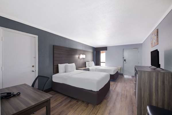  - Econo Lodge Austin