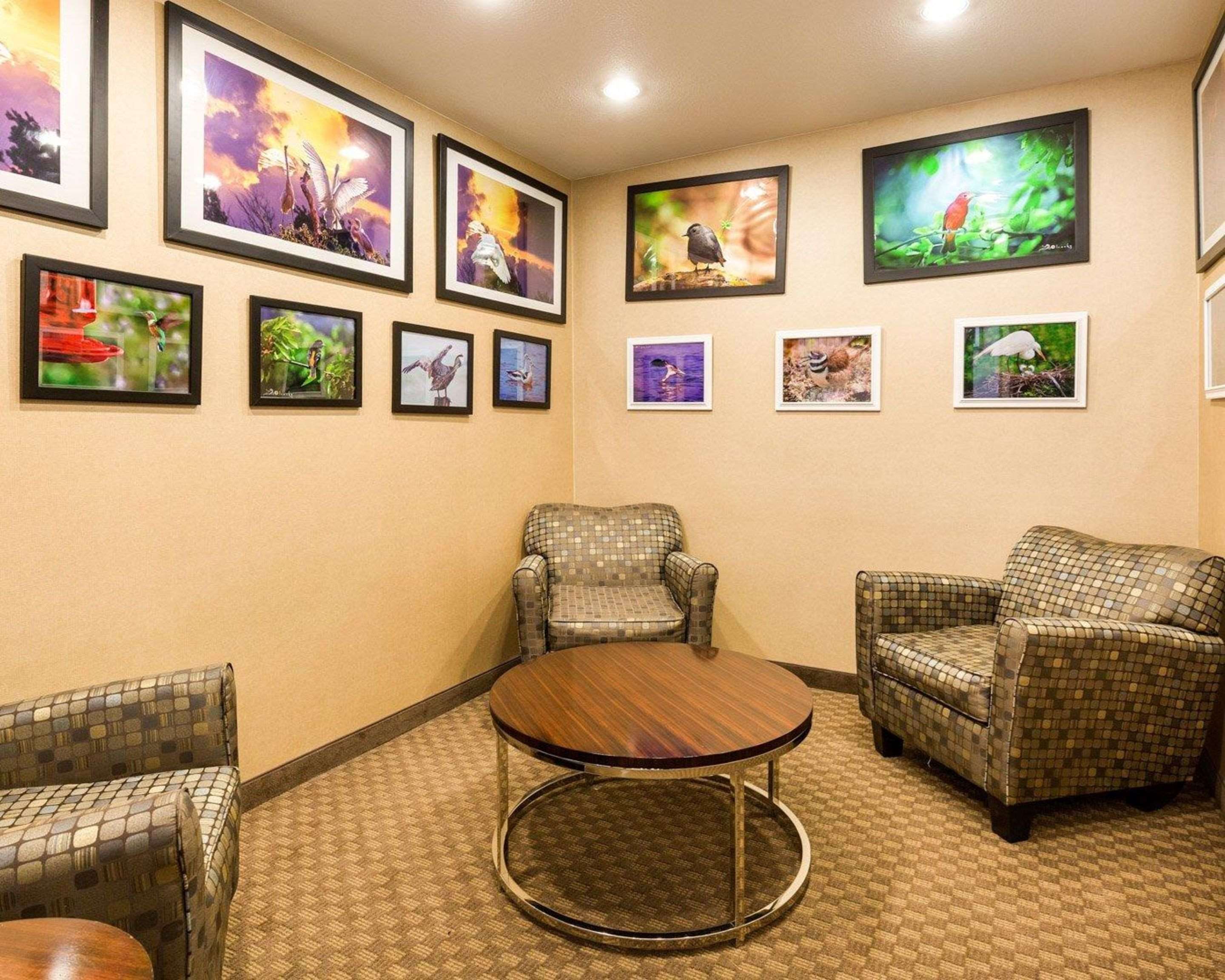 Lobby with sitting area