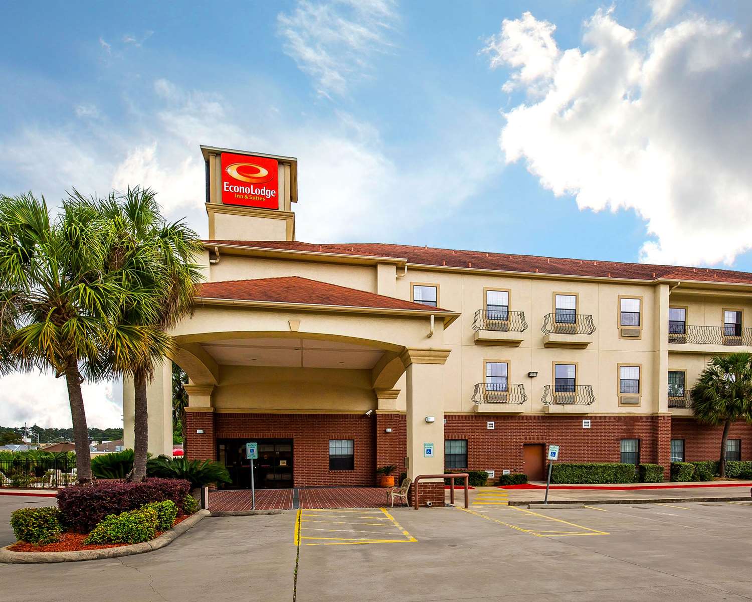 Econo Lodge Inn & Suites Beaumont - I-10, Exit 853, TX - See Discounts