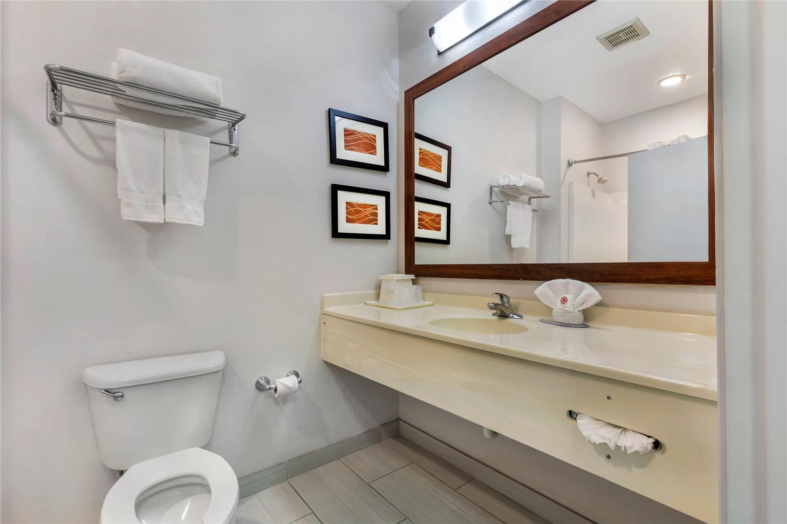 COMFORT INN AND SUITES RED OAK - DA-guestroom-Guest Room,Bathroom,On-Site.jpg