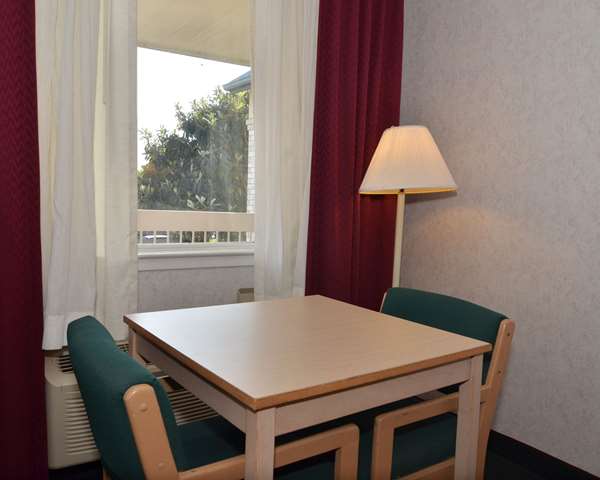  - Econo Lodge South San Antonio - I-35, Exit 152A