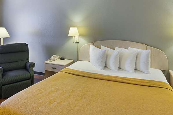  - Econo Lodge South San Antonio - I-35, Exit 152A