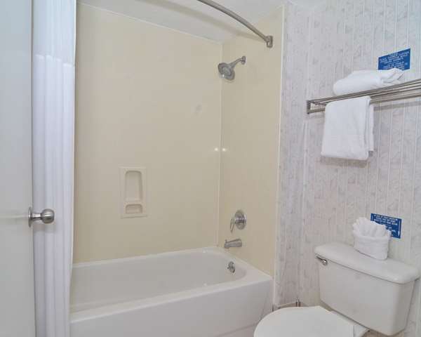 Suite - Econo Lodge South San Antonio - I-35, Exit 152A