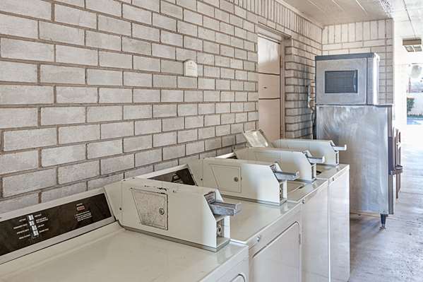 Amenities - Econo Lodge South San Antonio - I-35, Exit 152A