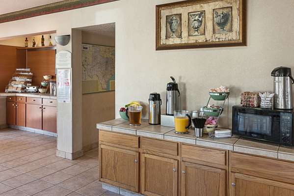 Amenities - Econo Lodge South San Antonio - I-35, Exit 152A