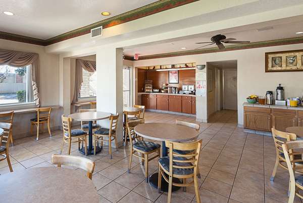 Amenities - Econo Lodge South San Antonio - I-35, Exit 152A
