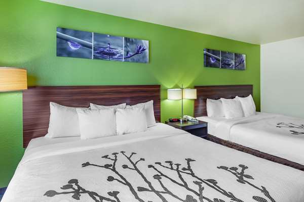  - Sleep Inn & Suites Hewitt - I-35, Exit 328