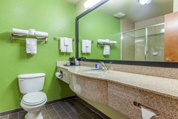  - Sleep Inn & Suites Hewitt - I-35, Exit 328