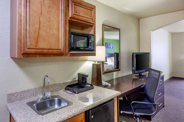 Suite - Sleep Inn & Suites Hewitt - I-35, Exit 328