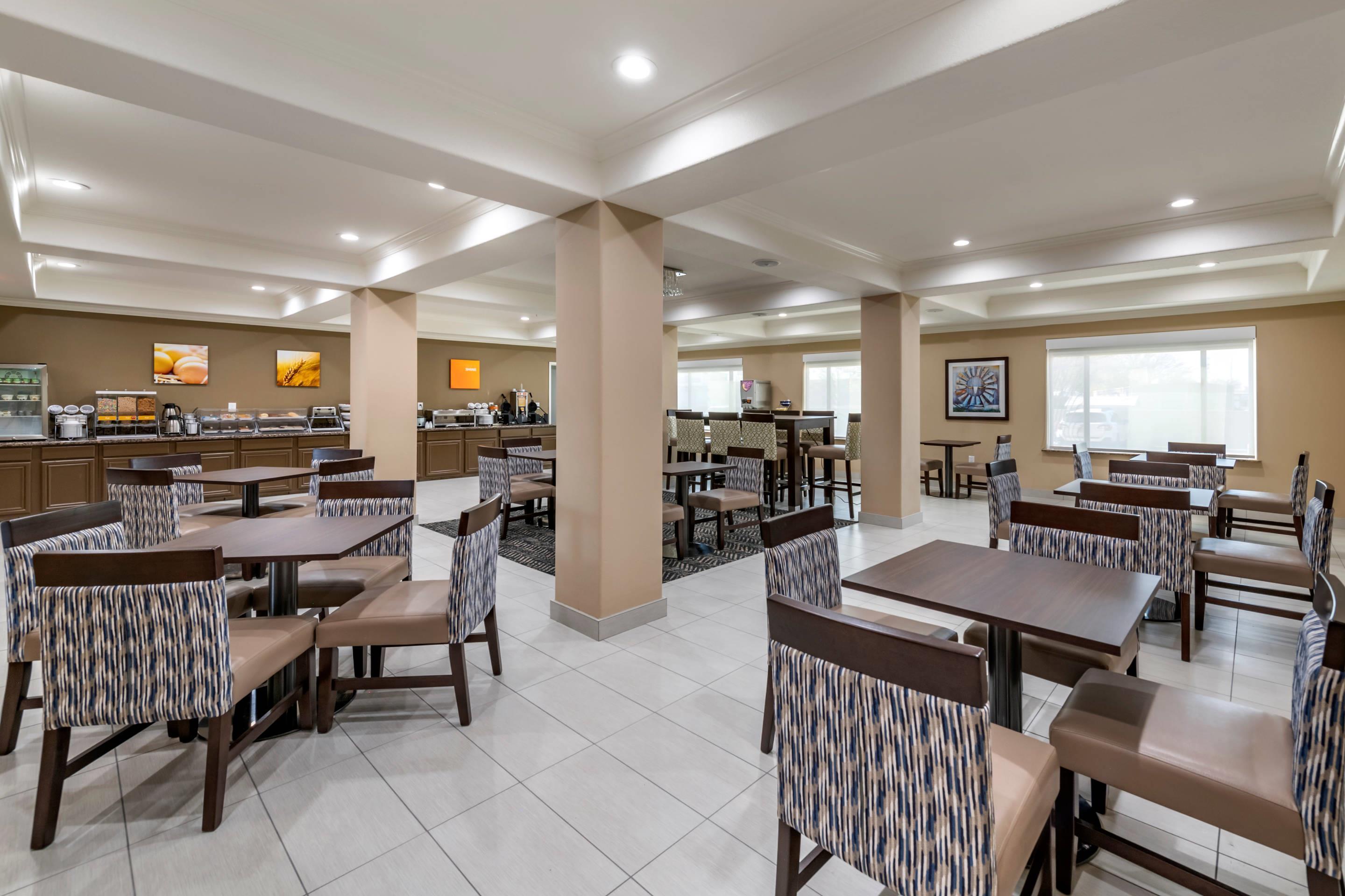 Breakfast area | Quality Inn And Suites Lubbock