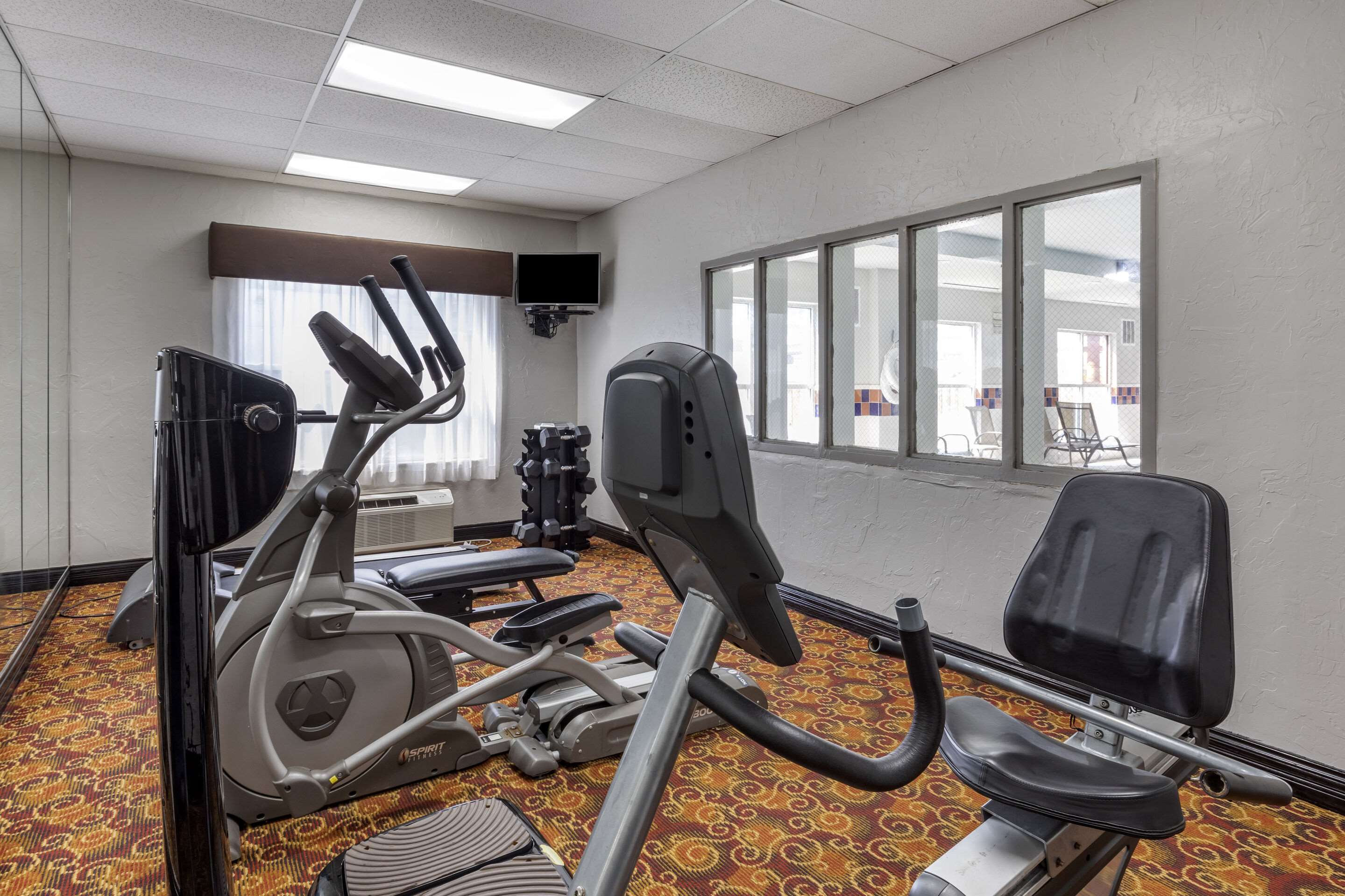 Fitness center | Quality Inn & Suites I-35 E / Walnut Hill