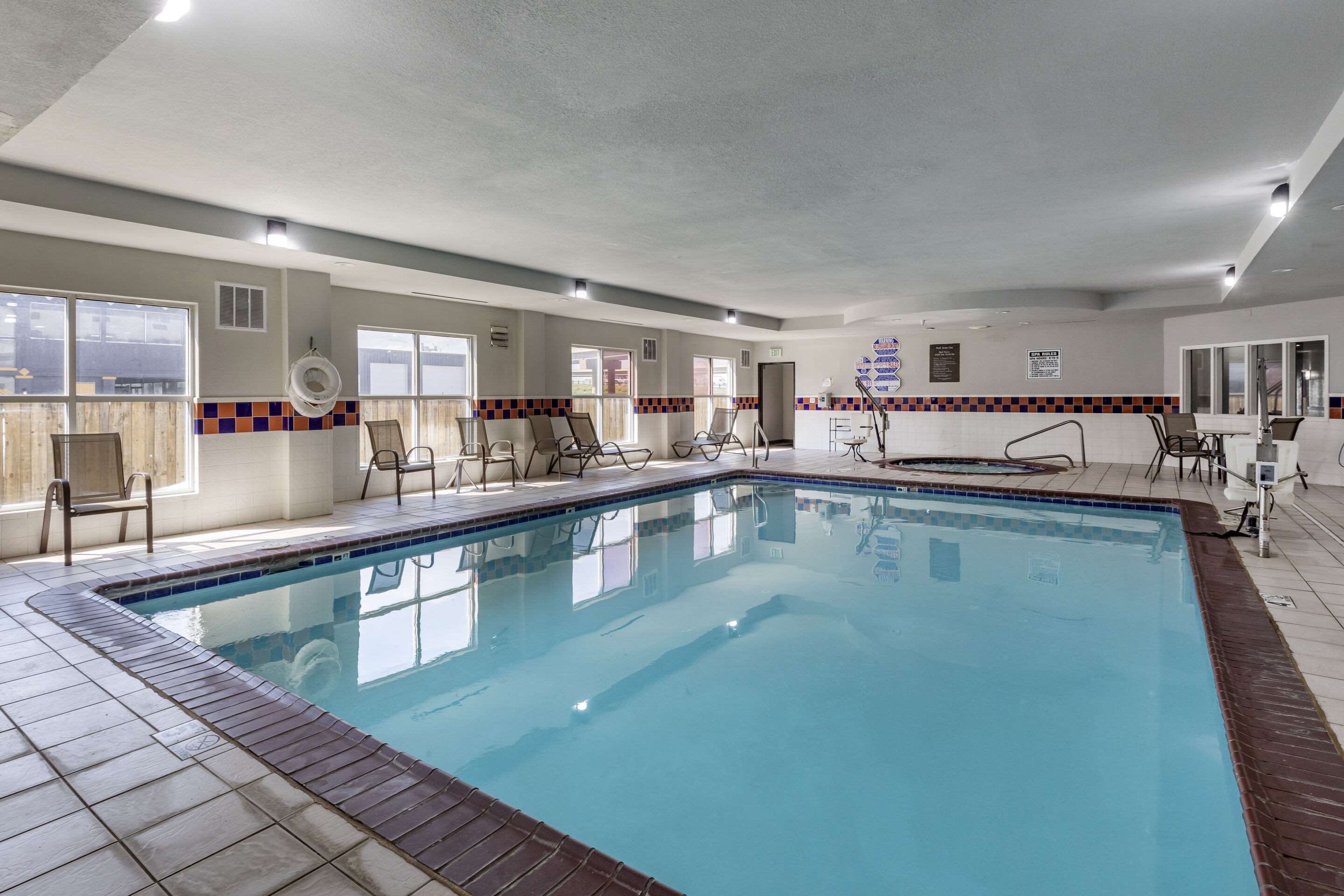 Indoor pool | Quality Inn & Suites I-35 E / Walnut Hill