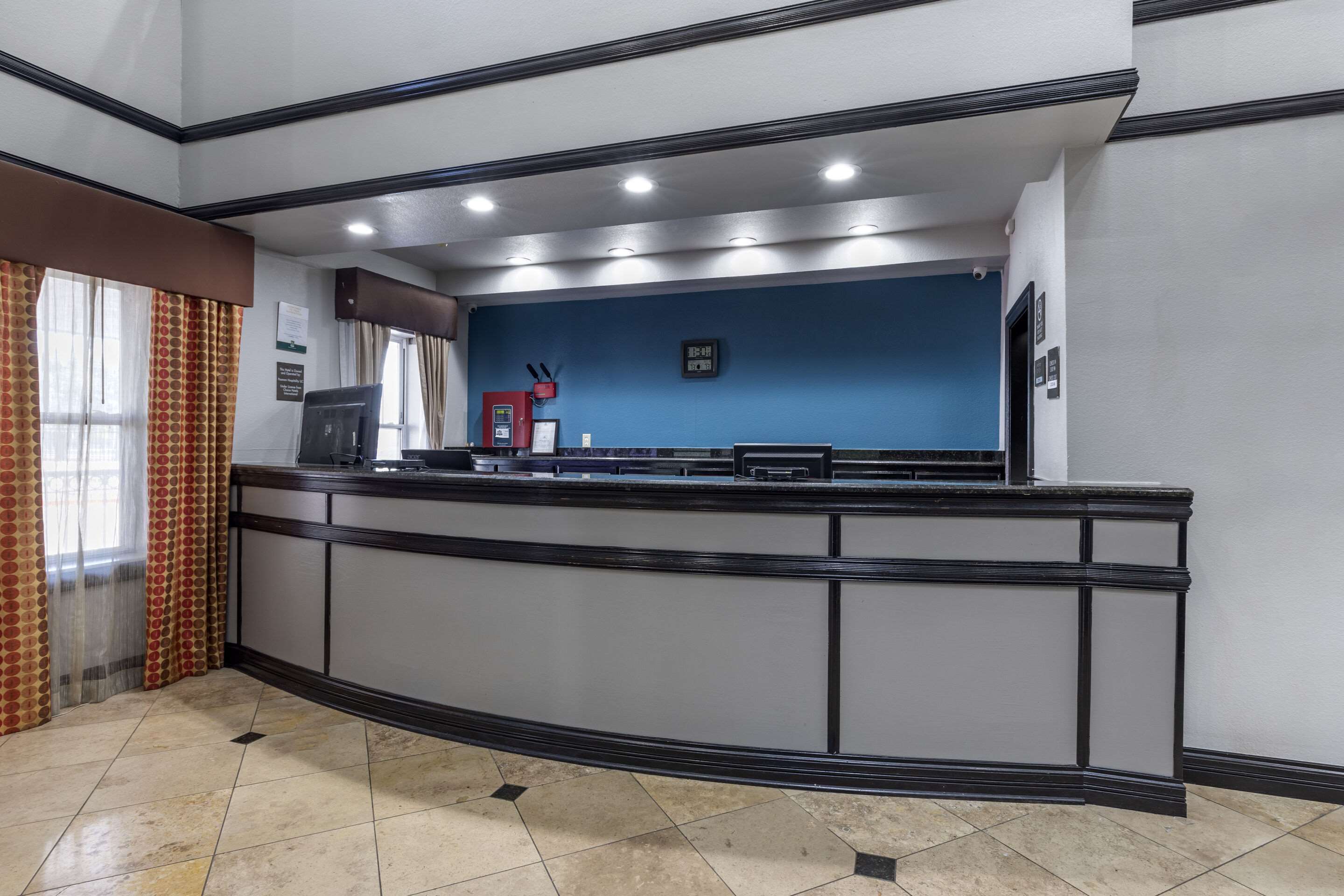 Front desk with friendly staff | Quality Inn & Suites I-35 E / Walnut Hill