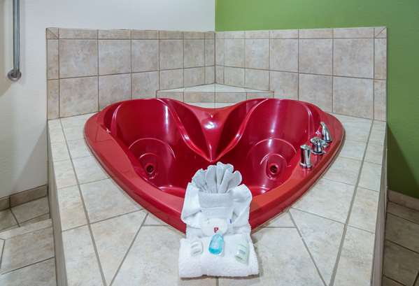 Suite - Clarion Inn & Suites Weatherford - I-20, Exit 408