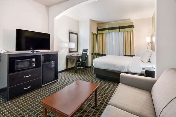 Suite - Clarion Inn & Suites Weatherford - I-20, Exit 408