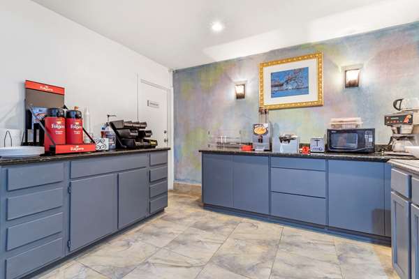 Amenities - Econo Lodge Junction - I-10, Exit 457