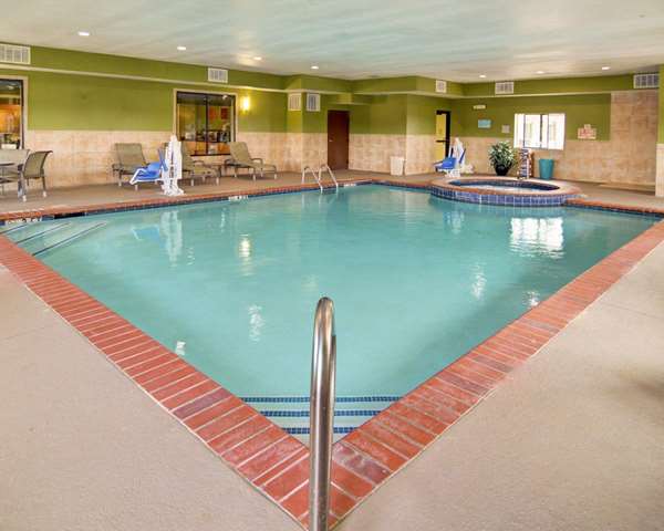 Pool - Comfort Suites Lindale - I-20, Exit 556