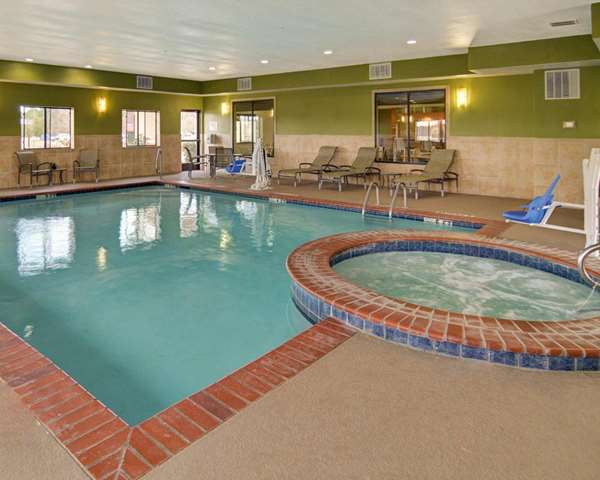 Pool - Comfort Suites Lindale - I-20, Exit 556