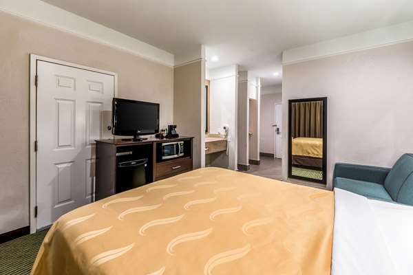  - Quality Inn & Suites SeaWorld North San Antonio