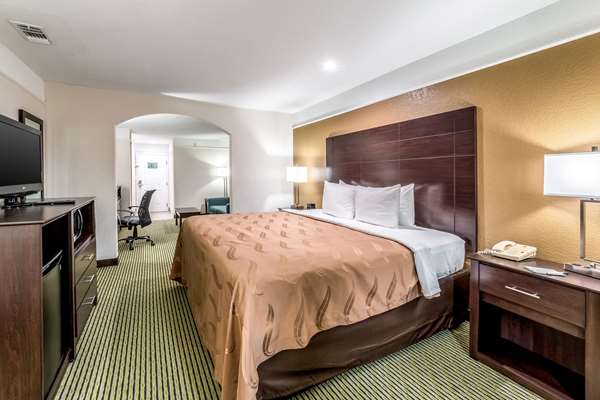 Suite - Quality Inn & Suites SeaWorld North San Antonio