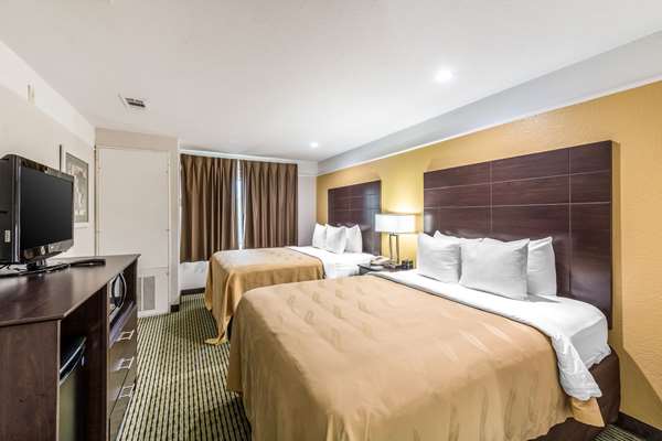 Suite - Quality Inn & Suites SeaWorld North San Antonio