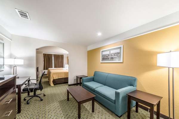 Suite - Quality Inn & Suites SeaWorld North San Antonio