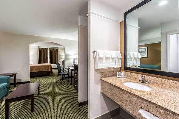  - Quality Inn & Suites SeaWorld North San Antonio