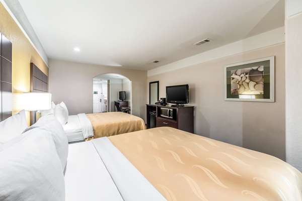 Suite - Quality Inn & Suites SeaWorld North San Antonio