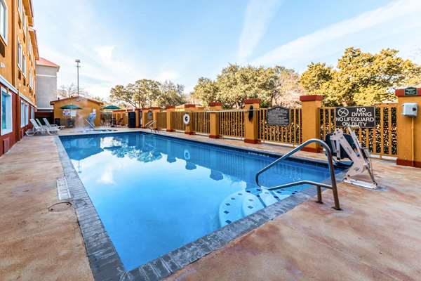 Pool - Quality Inn & Suites SeaWorld North San Antonio