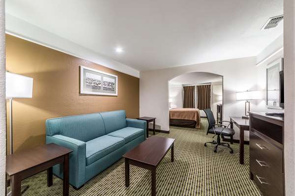 Suite - Quality Inn & Suites SeaWorld North San Antonio
