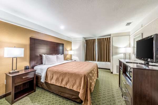 Suite - Quality Inn & Suites SeaWorld North San Antonio