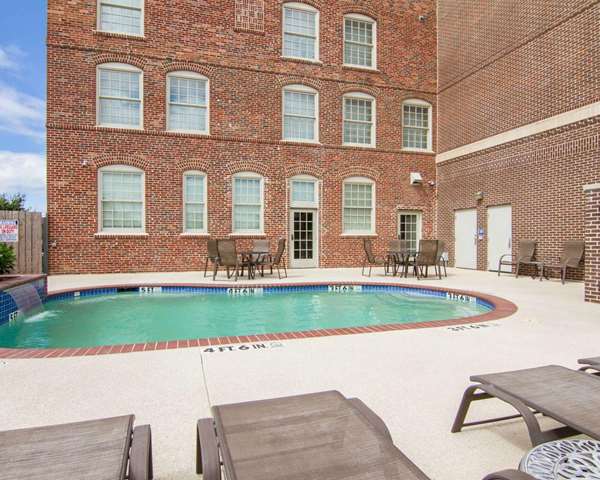 Pool - Liberty Historic Hotel Cleburne
