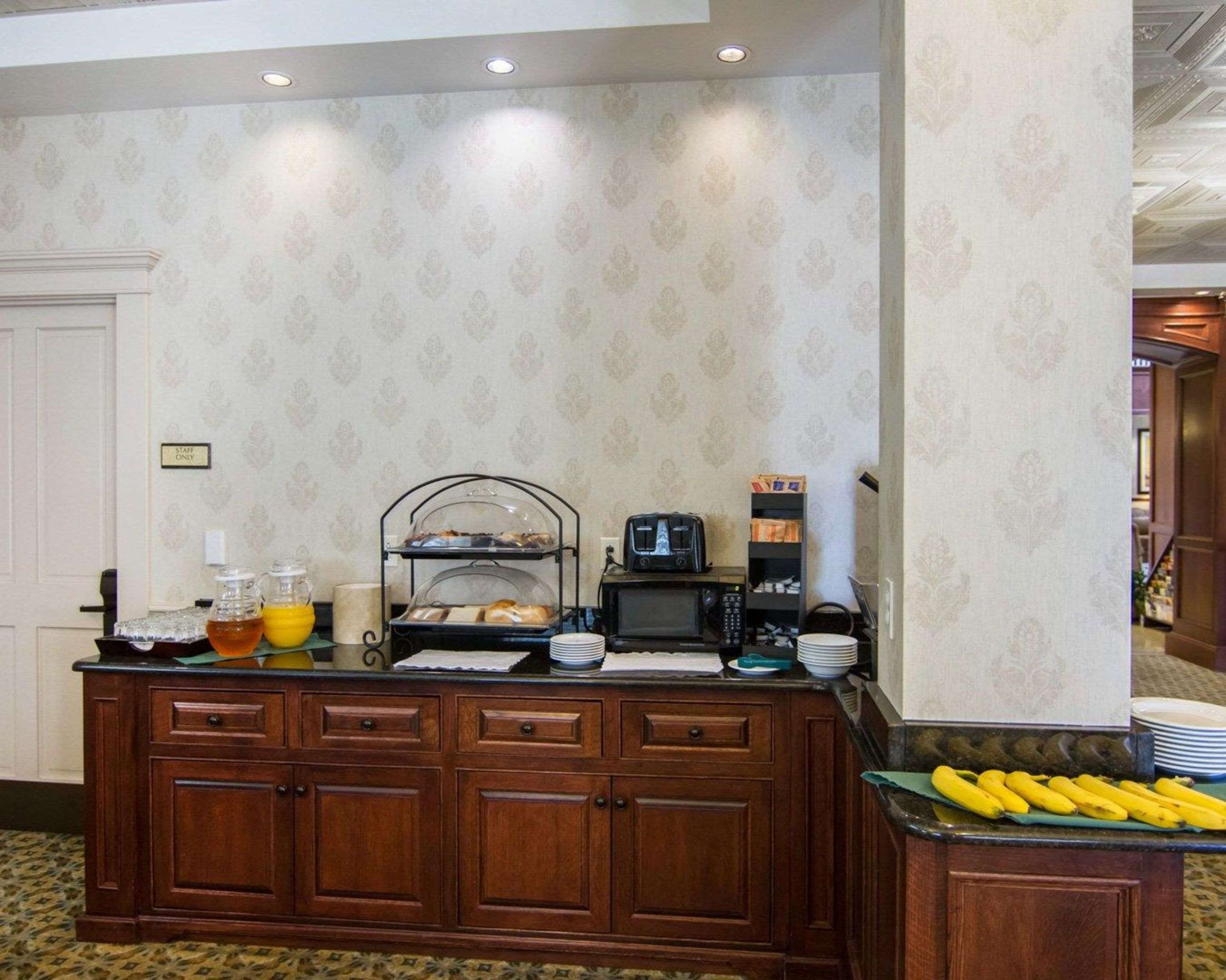 Breakfast counter