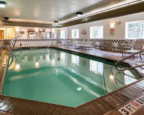 Pool - Comfort Suites Nacogdoches