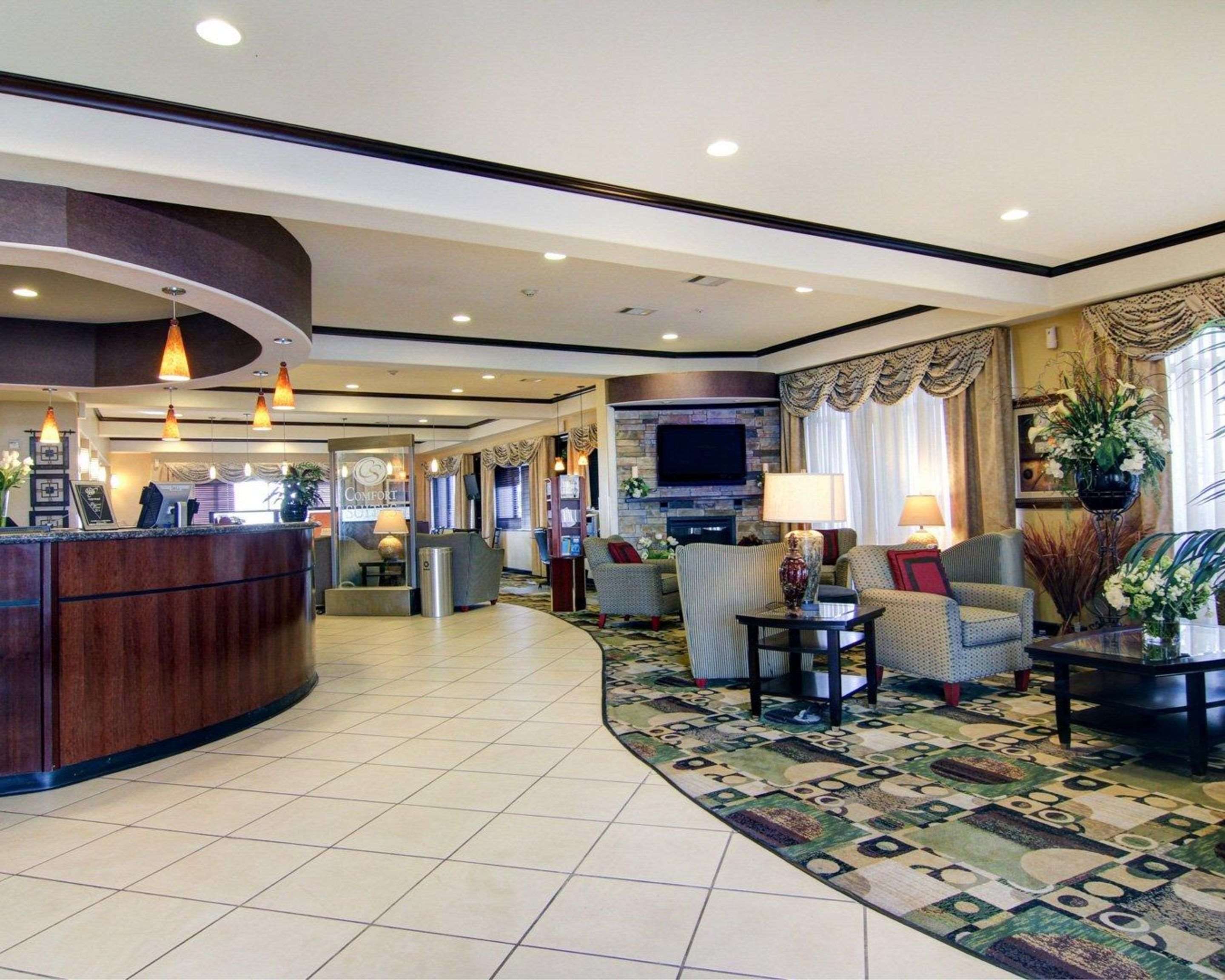 Spacious lobby | Comfort Suites Fort Stockton