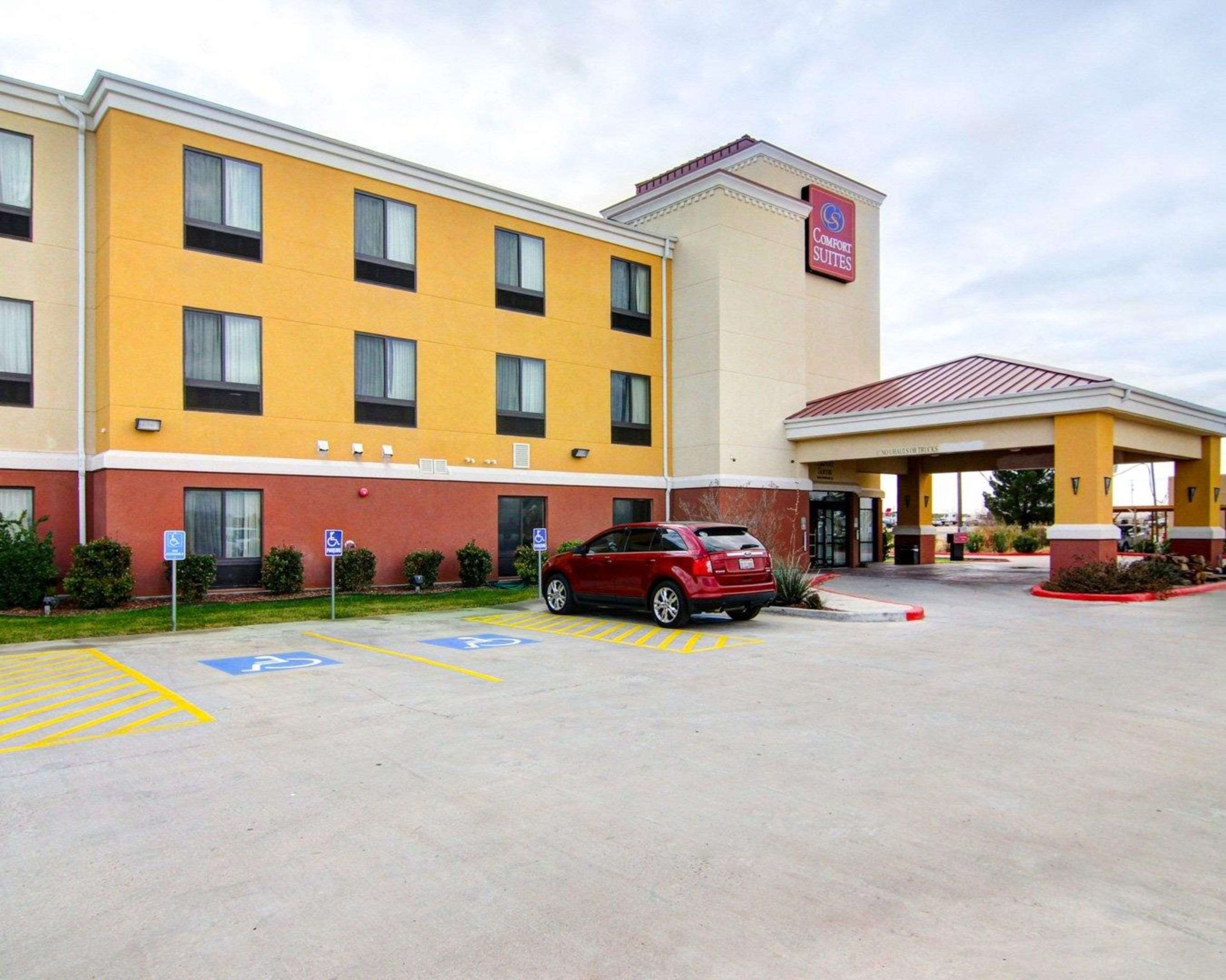 Hotel entrance | Comfort Suites Fort Stockton