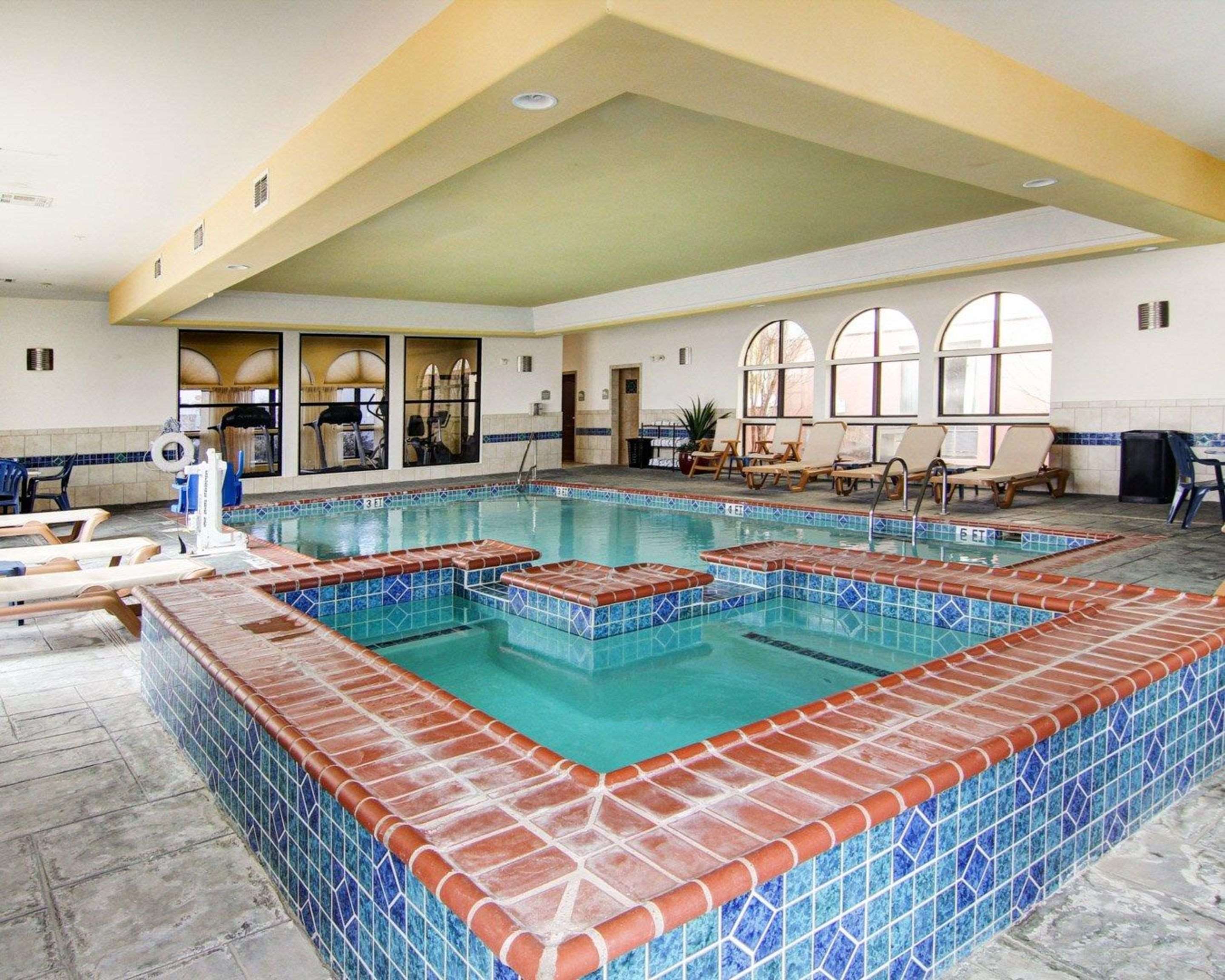 Indoor pool with children's pool | Comfort Suites Fort Stockton