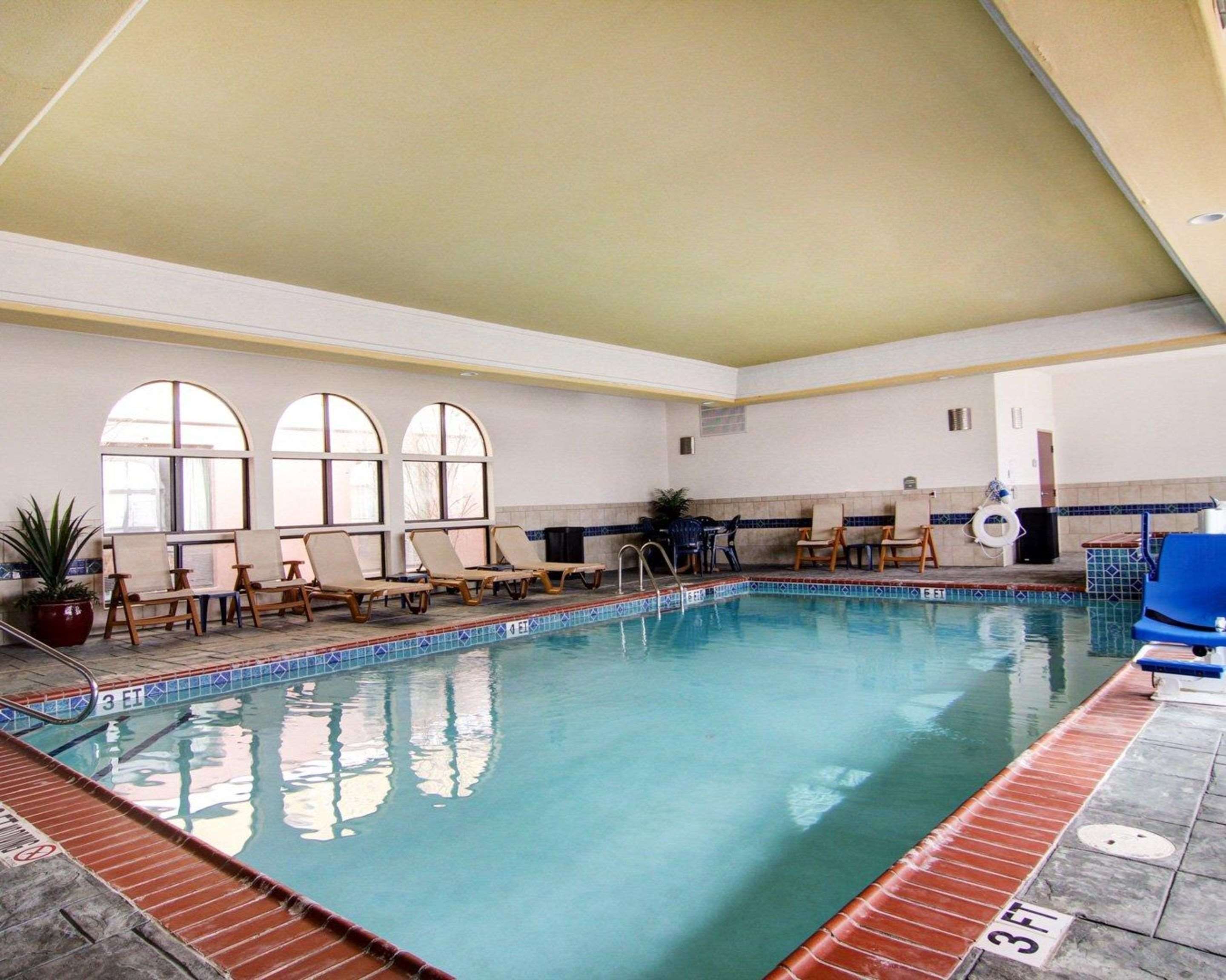 Indoor pool | Comfort Suites Fort Stockton