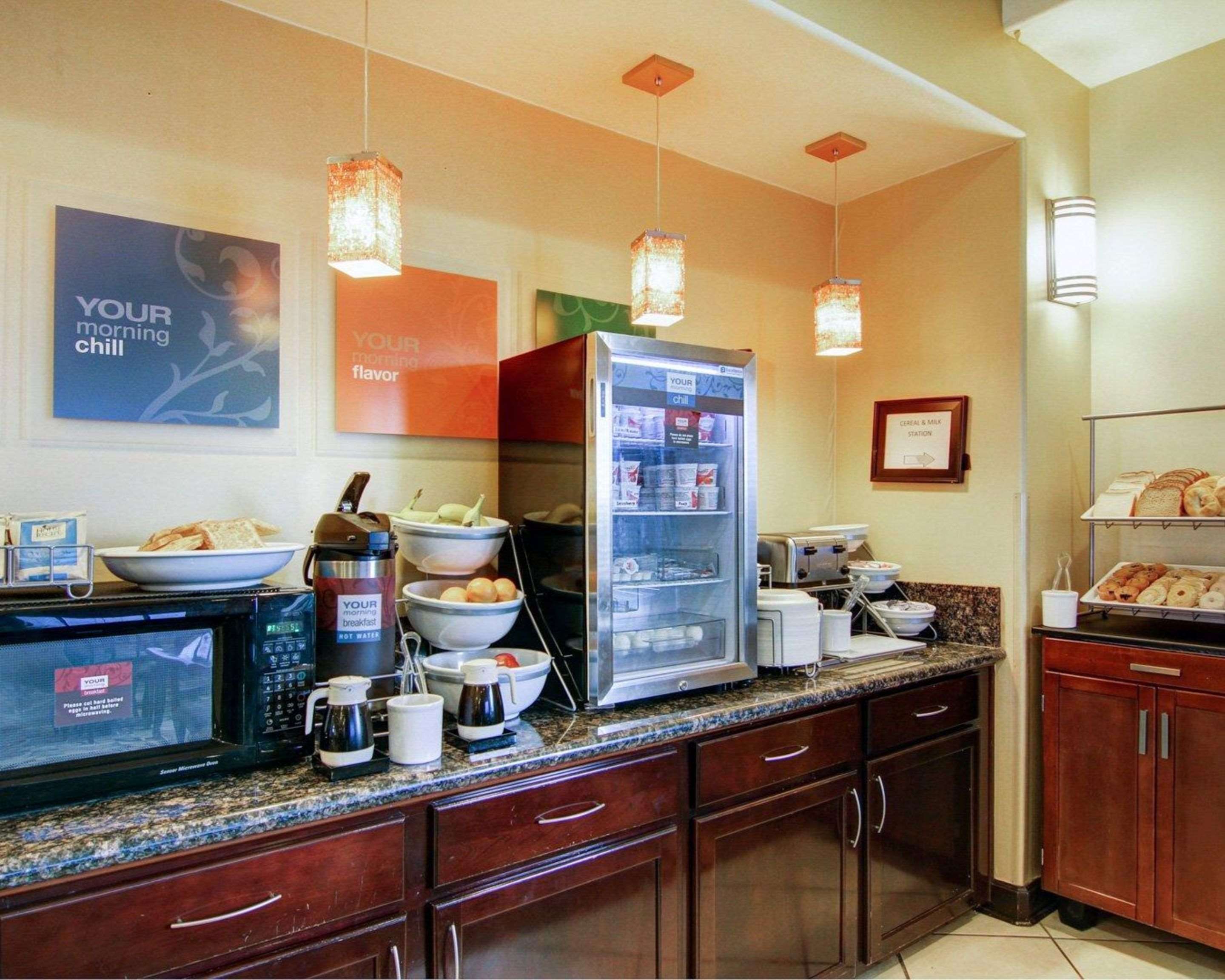 Hot and cold breakfast buffet | Comfort Suites Fort Stockton
