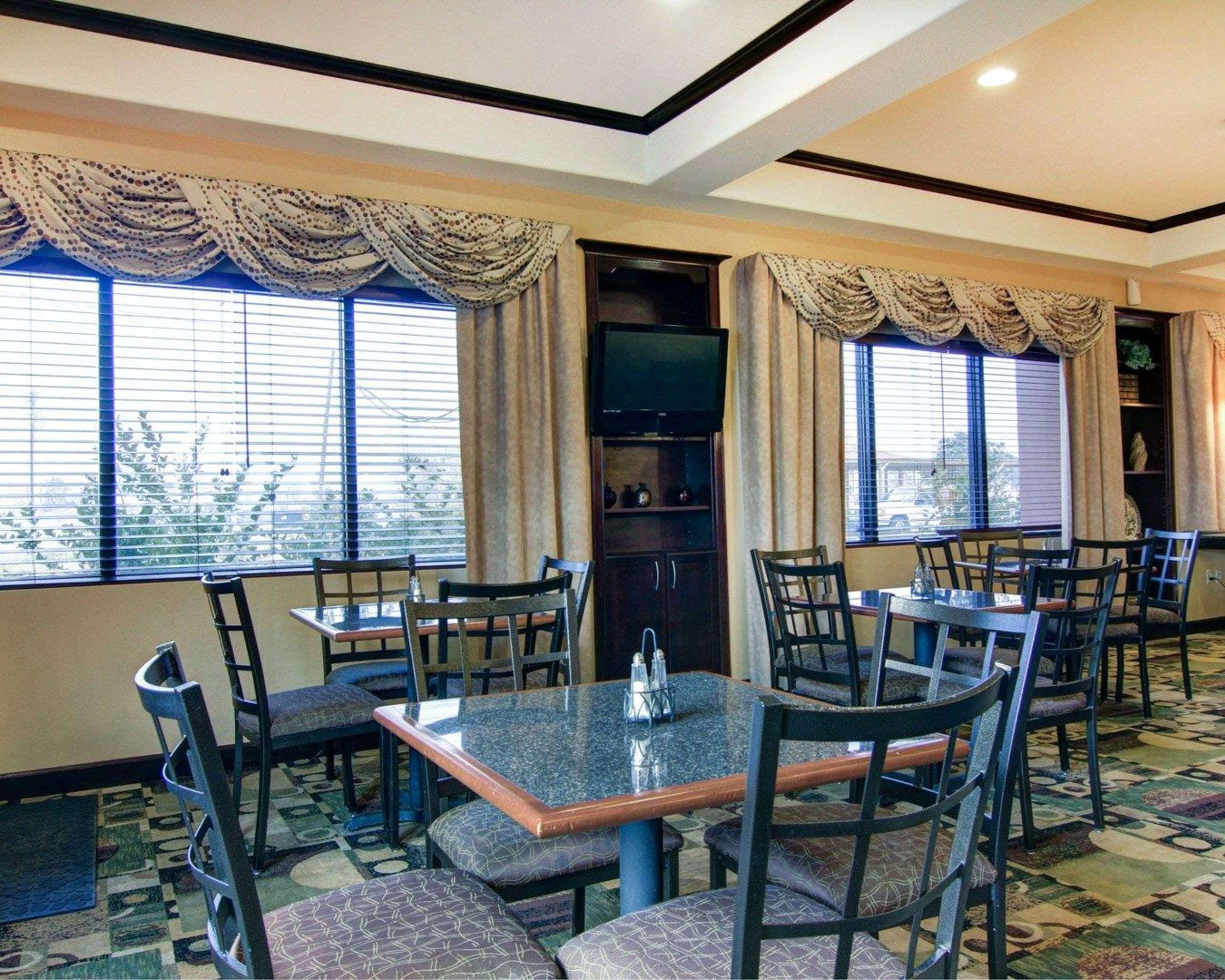 Breakfast area | Comfort Suites Fort Stockton
