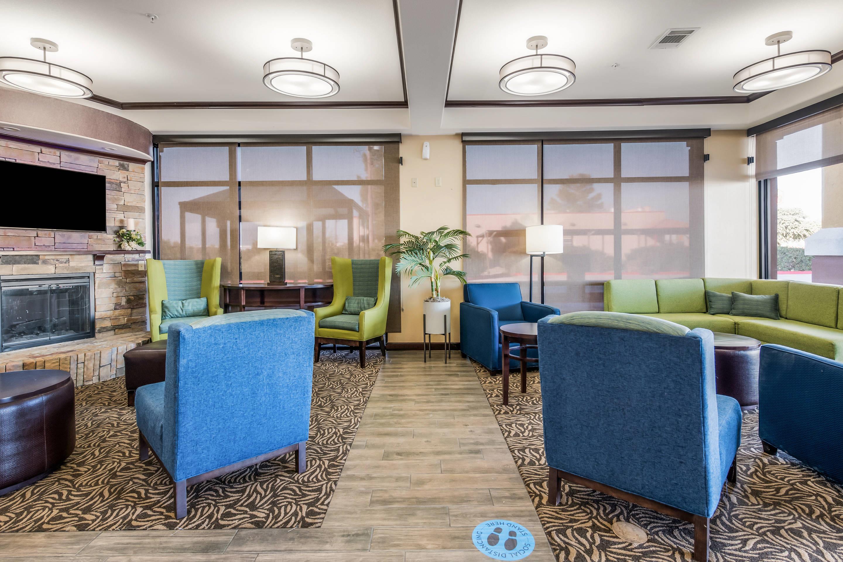 Hotel lobby | Comfort Suites Fort Stockton