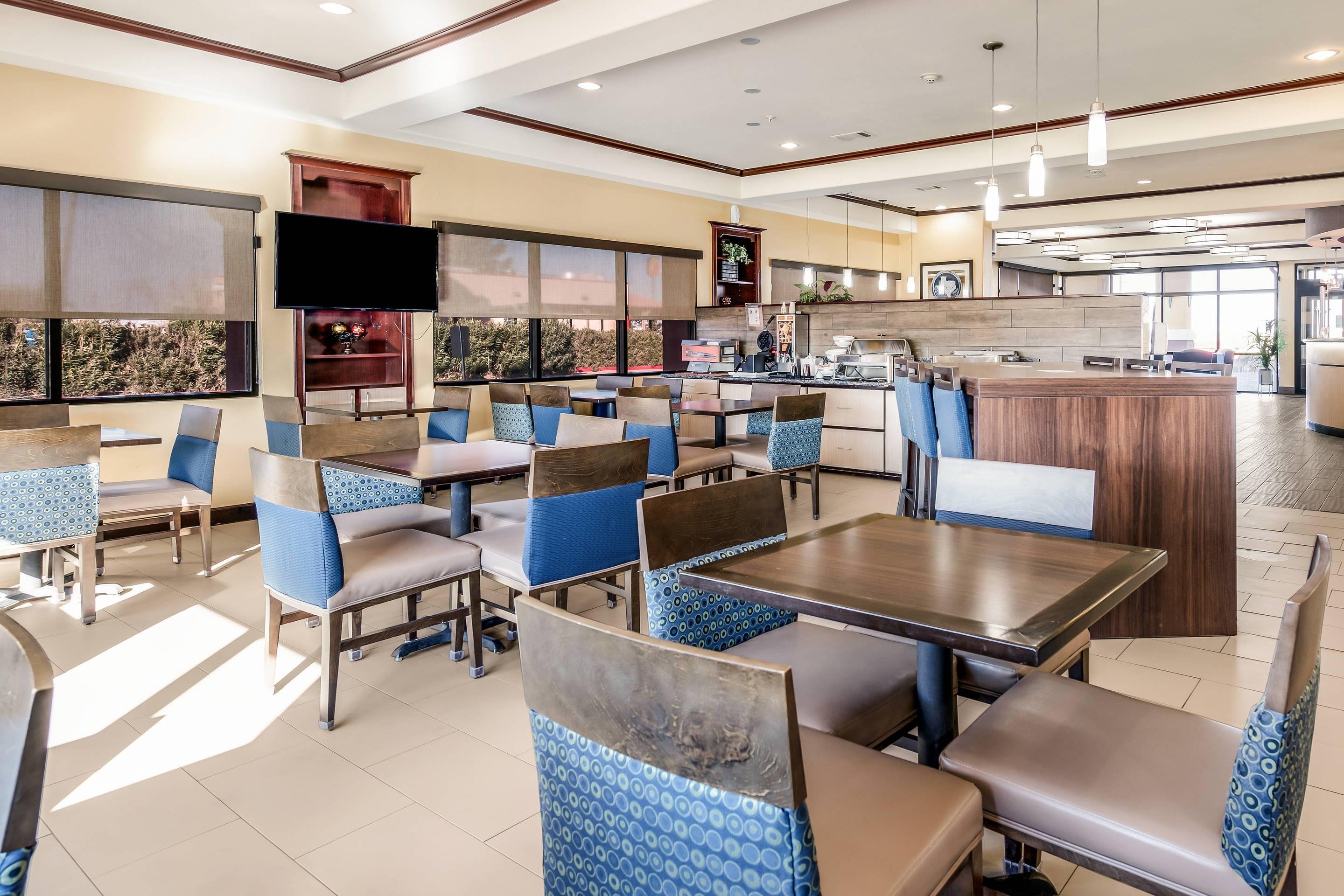 Breakfast area | Comfort Suites Fort Stockton