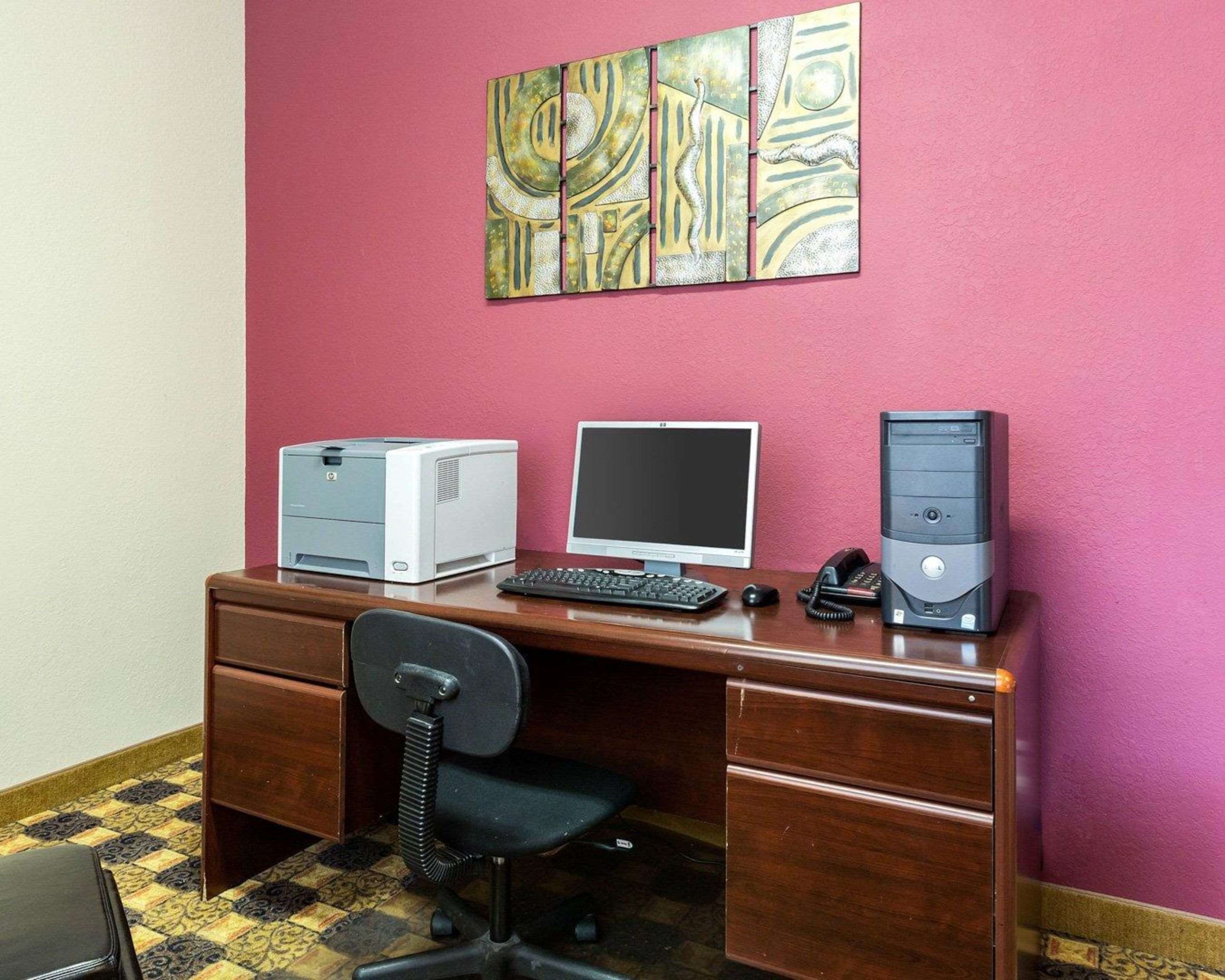 Business center | Quality Suites