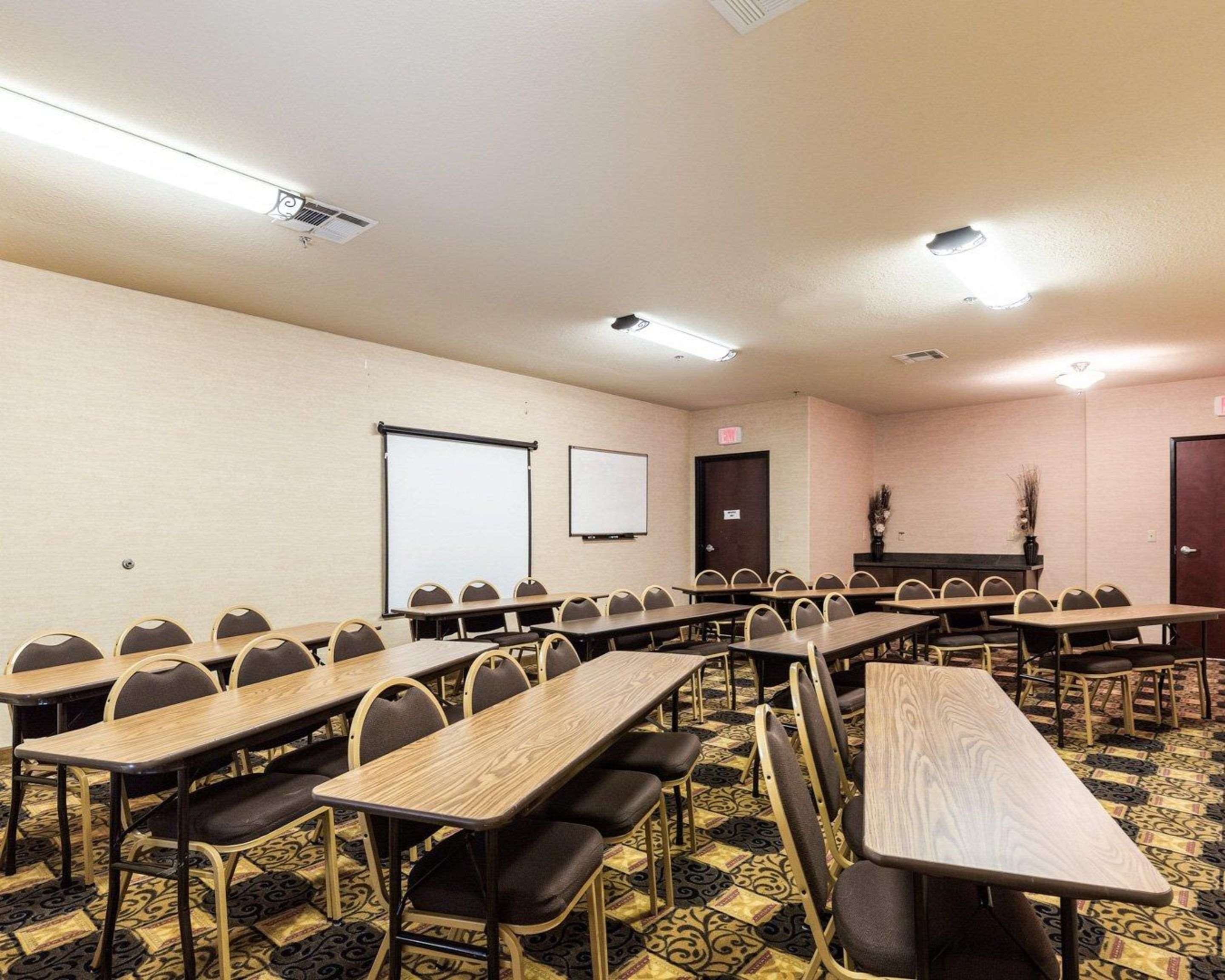 Meeting room | Quality Suites