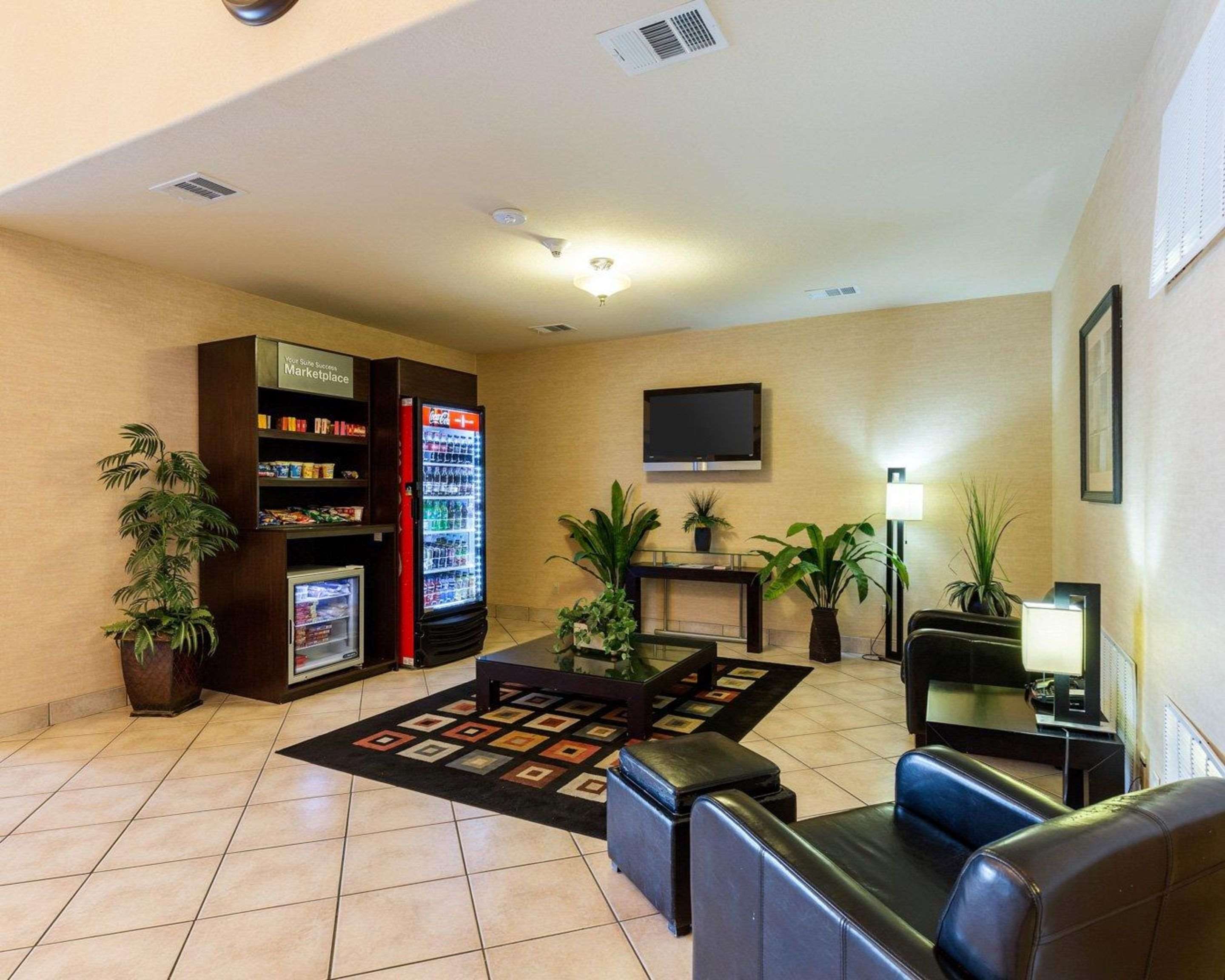 Lobby with sitting area | Quality Suites
